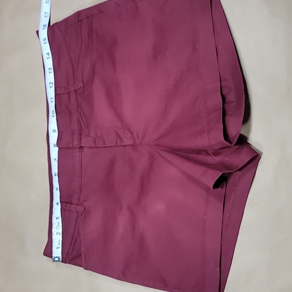 Old Navy Size 6 Burgundy Pixie Mid Rise Shorts, Excellent Used Condition - Picture 3 of 10